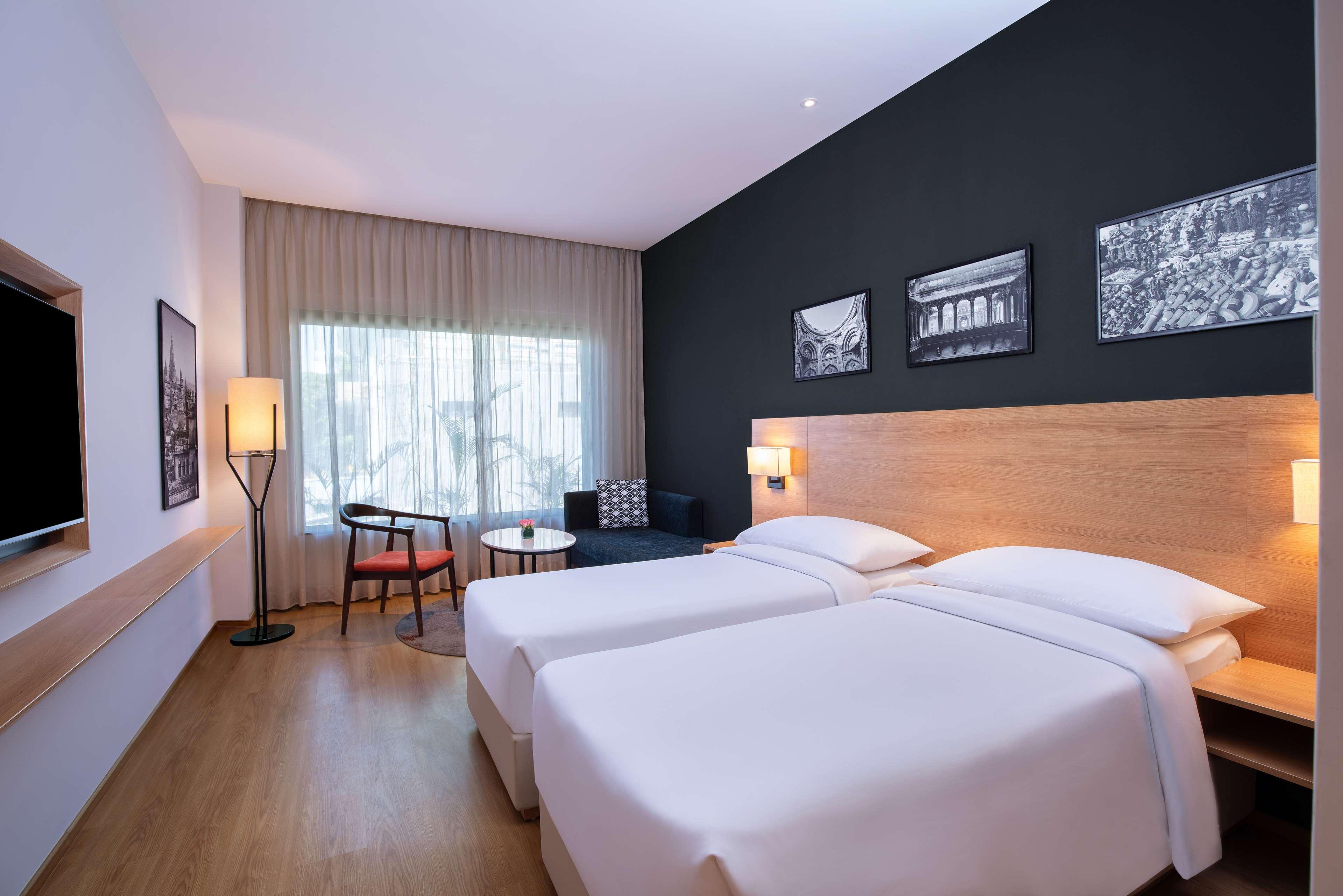 Park Inn By Radisson 괄리오르 외부 사진