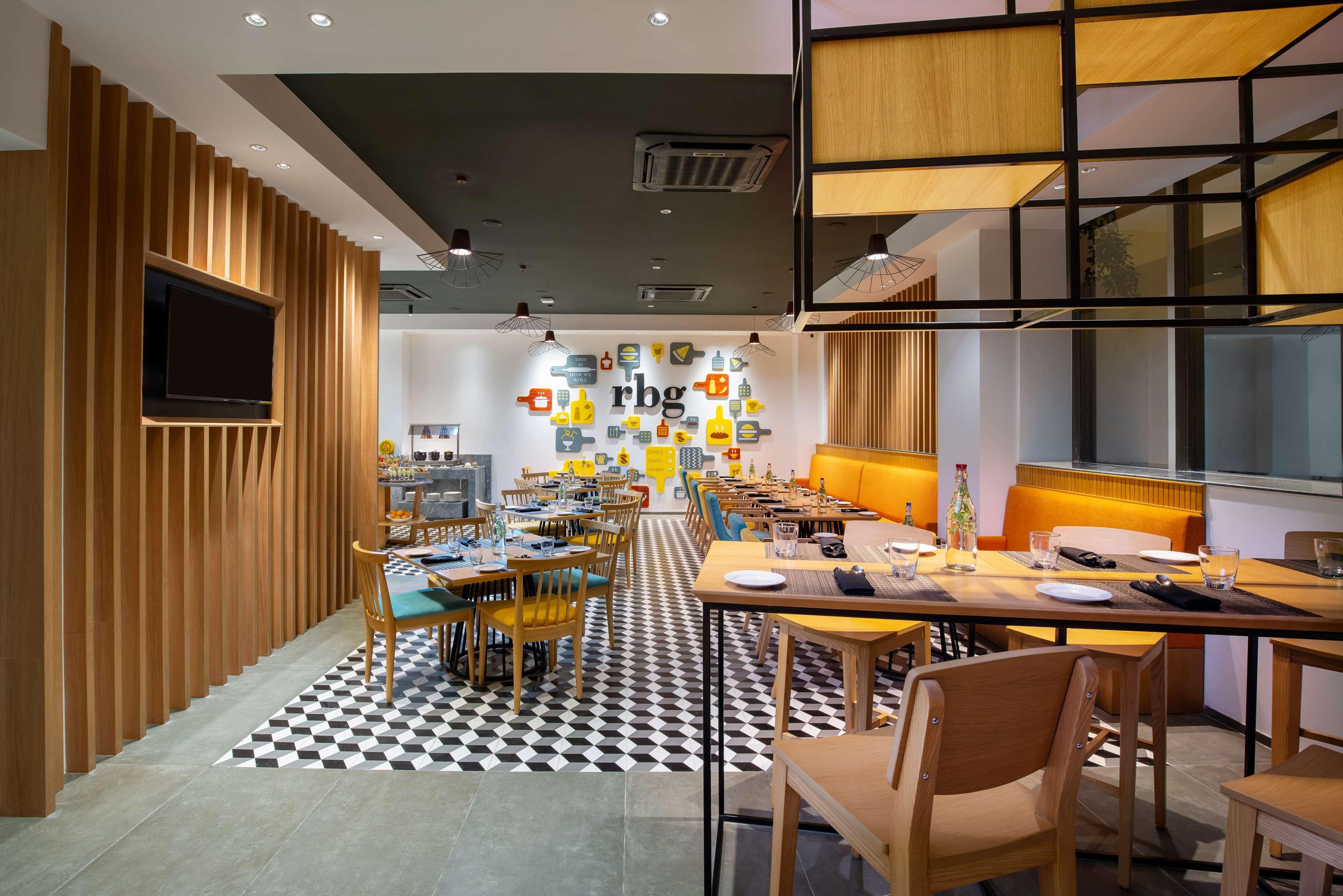 Park Inn By Radisson 괄리오르 외부 사진