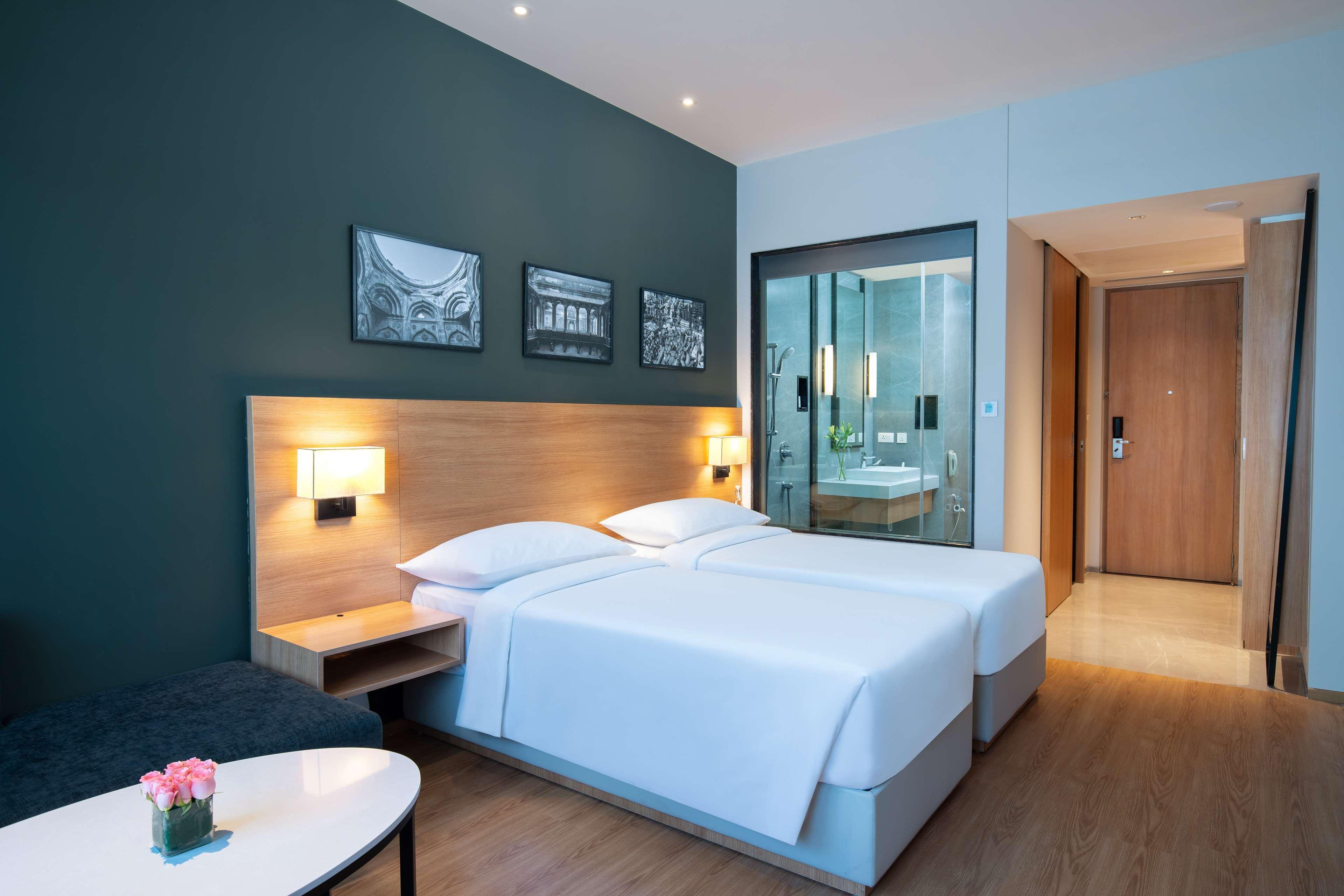 Park Inn By Radisson 괄리오르 외부 사진