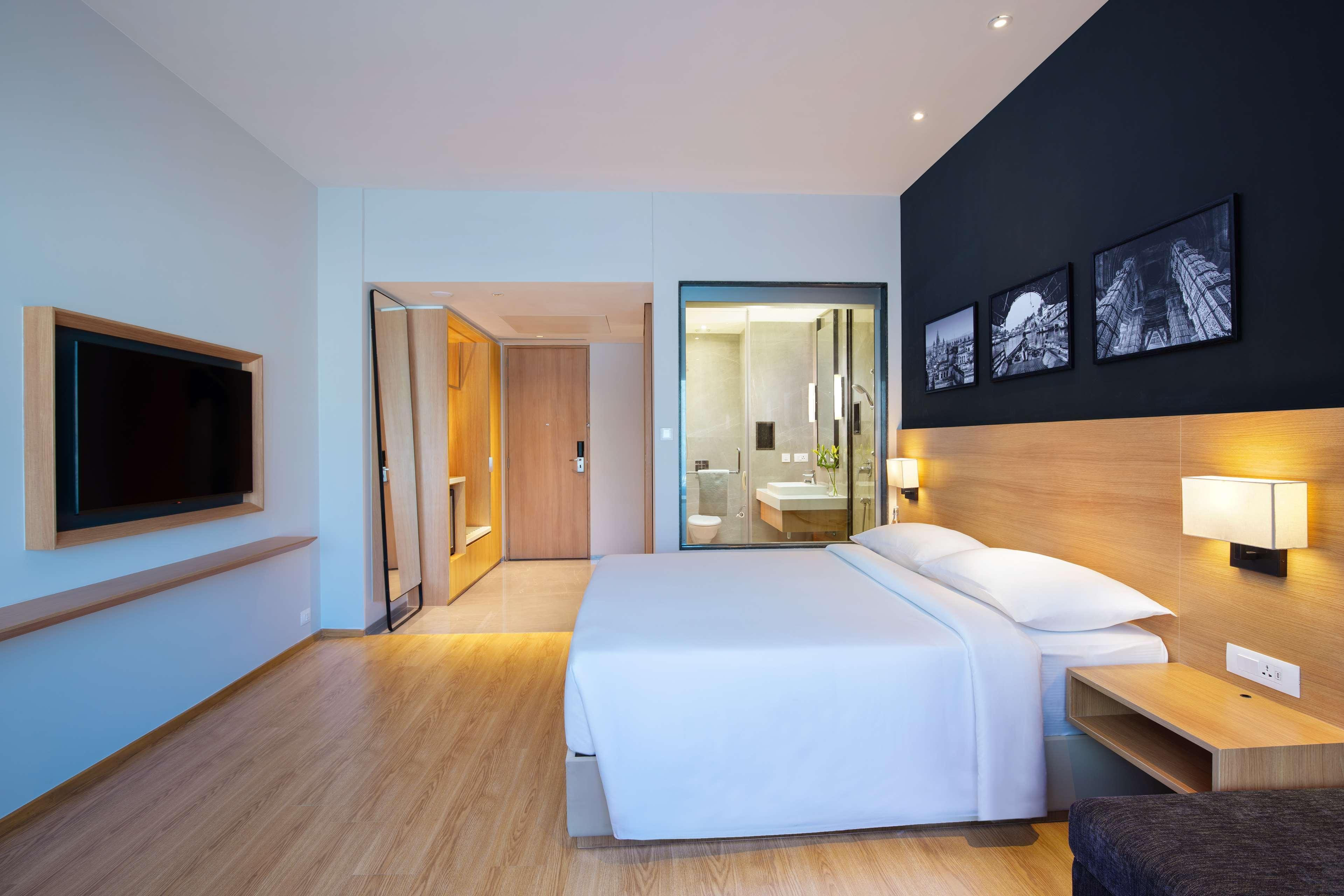 Park Inn By Radisson 괄리오르 외부 사진