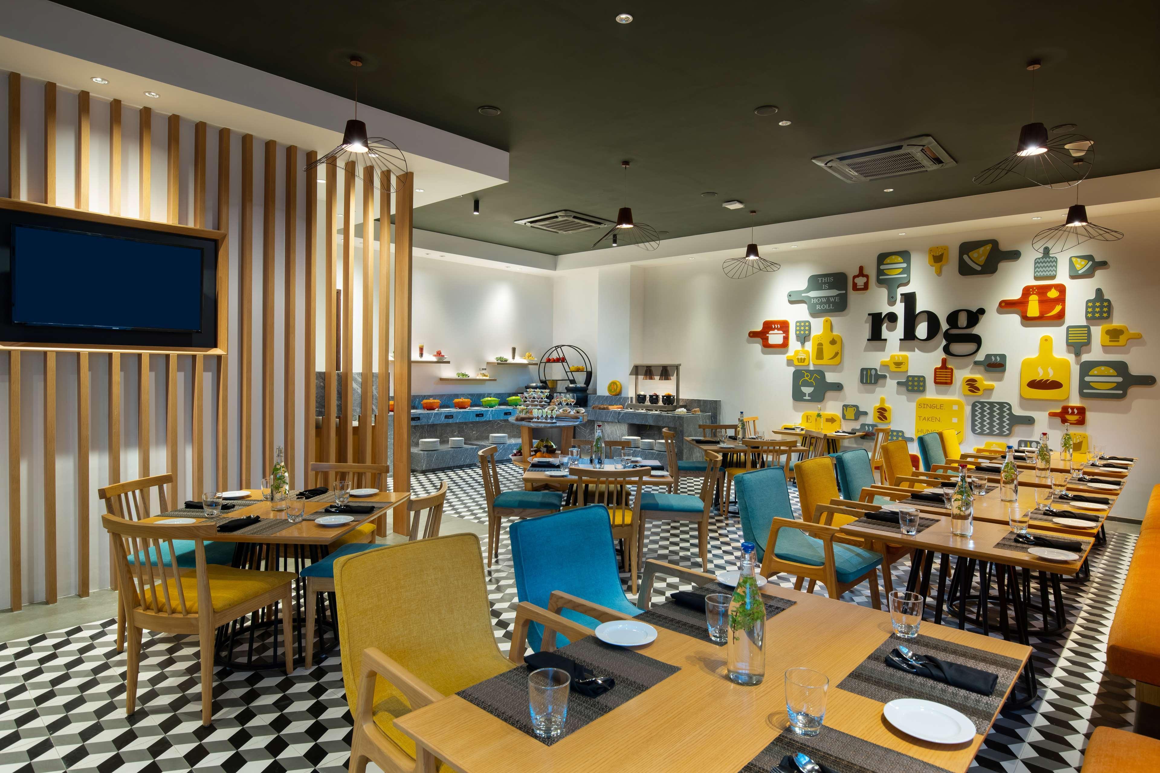 Park Inn By Radisson 괄리오르 외부 사진