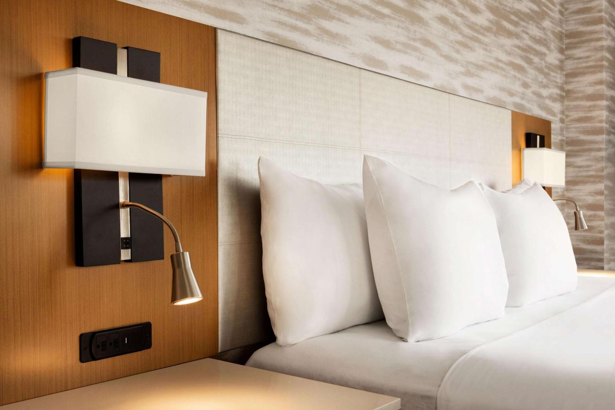 Park Inn By Radisson 괄리오르 외부 사진